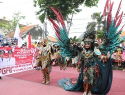 Meriahkan HUT PGRI Ke77 dan HGN, Bupati Sampang: Jadikan Pawai Pendidikan ini Sebagai Bentuk Inovasi