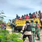 Berikan Rasa Aman, Satgas Yonif Raider 142/KJ Bersinergi Lakukan Sweeping Kendaraan
