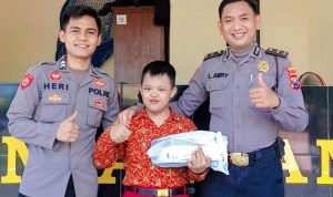Lama Tidak Dikunjungi, Anak Tunagrahita Nekat Cari Aipda Amri Ke Polres Sampang