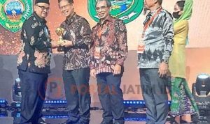 Pemkab Probolinggo Raih Penghargaan UHC 2023 Program JKN