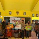 Anggota Polsek Sumbersuko Lakukan Pengamanan Pembagian BLT di Desa Labruk Kidul 
