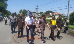 Polsek Lumajang Kota Lakukan Pengamanan dan Pemasangan Pall Permanen di JLT