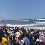 Petugas Gabungan Amankan Upacara Melasti di Pantai Watu Pecak