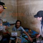 Ditbinmas Polda Jatim Berbagi Bantuan, Warga Slum Area Gubeng Kertajaya Senyum Riang