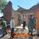 Kompak, Polisi Bersama TNI Gelar Baksos Pasca Angin Kencang di Probolinggo