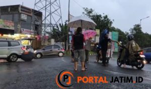 Tak Hanya Hobi Touring, Club Mobil Ini Juga Hobi Berbagi