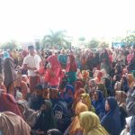 Kades Ketapang Daya Serahkan Paket Sembako Dari Sa’id Abdullah 