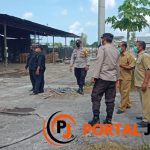 Polsek Tempeh Datangi Lokasi Kebakaran Pabrik Pengolahan Kayu