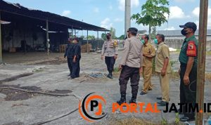 Polsek Tempeh Datangi Lokasi Kebakaran Pabrik Pengolahan Kayu