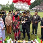 HUT Bhayangkara Ke 77 Pria Berkebutuhan Khusus Dapat Sepeda Motor Listrik Roda 3 Dari Kapolres Lumajang 
