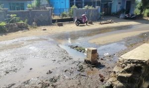 Buktikan Mana Yang Hoax, Amblesnya Cor Decker Brani Wetan Belum  Ditangani