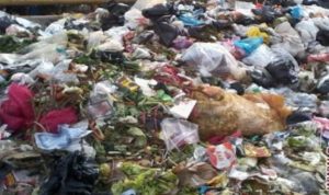 Pintu Masuk Dam 8 Desa Brabe Dihiasi Sampah Yang Berceceran