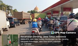 Layani Truck Roda 10, Antrian SPBU 17 Brumbungan Lor Penuh Sampai Jalan..!!