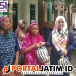 Nur Hikmatus Syaadah Berikan Bantuan Sembako kepada Lansia dan Janda Tua di Maron, Tiris, Krucil