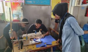 WBP Lapas Pasuruan Kanwil Kemenkumham Jatim Antusias Berlatih Membuat Tas Belanja