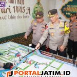 Kapolda Jatim Cek Pospam Pastikan Malam Jelang Lebaran Aman dan Kondusif 