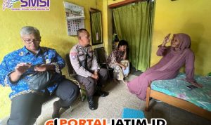 Salurkan Bantuan Kursi Roda Dari Pemkot Surabaya Bersama Bhabinkamtibmas Genteng 