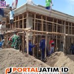 Babinsa Koramil Pesanggaran Laksanakan Binter Kerja Bhakti Musholla