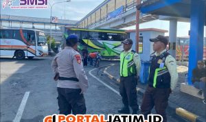 Antrian Bis Pariwisata Padati Area Parkir Dermaga ASDP, Ini Pesan Bripka Agam