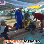 Kunjungi Nelayan Yang Sedang Memperbaiki Kapal, Personel Ingatkan Nelayan Untuk Selalu Kenakan Alat Keselamatan Kerja