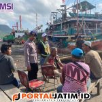 Tingkatkan Keamanan Dermaga Pelabuhan Meneng, Personel Polairud Ingatkan Penumpang Untuk Jaga Keamanan Selama Proses Pelayaran 