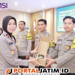 Wakapolres Kediri Pimpin Pendistribusian Alat Komunikasi Penunjang Pelaksanaan Tugas Bhabinkamtibmas