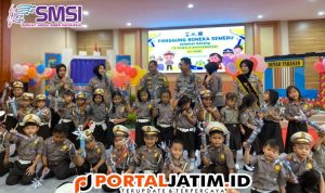 Unik, Polres Kediri Edukasi Tertib Berlalu Lintas Pada Anak Lewat Panggung Boneka Semeru