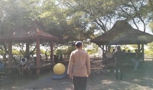 Temui Wisatawan Pantai Cemara Dan Pengelola Wisata Cemara Ini Kata Aipda H. Haerul Umam 