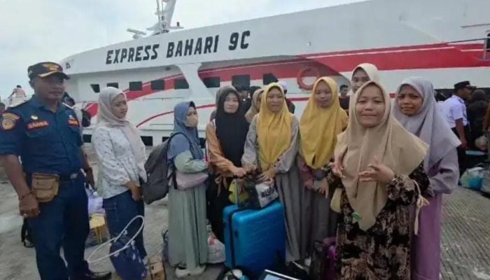 Kepala UPT Kalianget Dishub Sumenep Kawal Santri Melalui Program Mudik Gratis Menuju Pulau Kangean