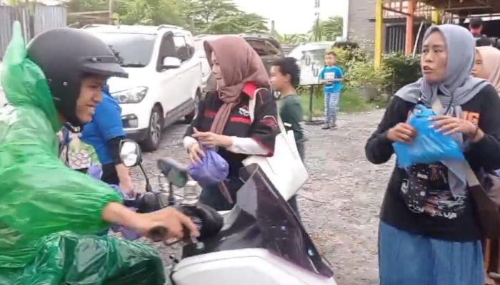 Tak Hanya Touring, Klub Ini Juga Berbagi Takjil