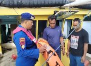 Personel Polairud Polresta Banyuwangi Berikan Pelatihan Penggunaan Alat Keselamatan Pelayaran 