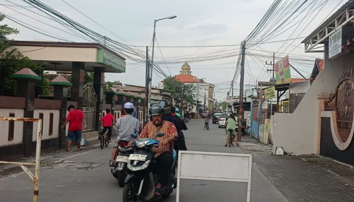 Penutupan Jalan Untuk Hajatan Makan Korban