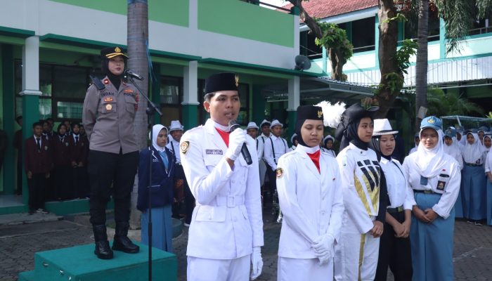 Upacara Hari Kartini Wakapolres Situbondo Motivasi Pelajar Jadi Generasi Indonesia Hebat