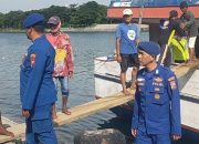 Tingkatkan Keselamatan Pelayaran Personel Polairud Ingatkan Nelayan Dermaga Pelabuhan Boom
