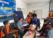 Satpolairud Polresta Banyuwangi Bersama Tim Gabungan Mengevakuasi Empat Nelayan Yang Terdampar Dipesisir Pantai Plengkung