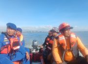 Personel Satpolairud Polresta Banyuwangi Lakukan Pencarian Hari Pertama Terhadap Dua Nelayan Asal Muncar 