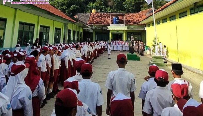 Keren, Upacara Bendera SDN Ketapang Barat 1 Diikuti Camat Ketapang