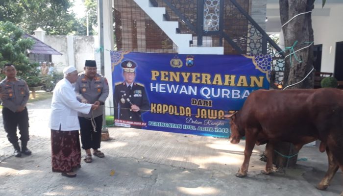 Kapolres Pasuruan Silaturahmi Dan Distribusikan Hewan Qurban Ke Ponpes Dan Tokoh Agama