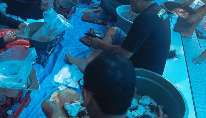 Takmir Masjid Ini Bagikan Kurban Tanpa Sistem Kupon