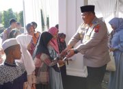 Polres Pasuruan Bagikan 750 Paket Daging Kurban Kepada Warga Sekitar