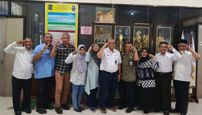 Pengurus IKA XVI Surabaya Kunjungi Kepala Sekolah Yang Baru