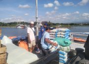 Personel Polairud Lakukan Pemantauan Barang Yang Masuk Dan Keluar Diarea Dermaga Pelabuhan Marina Boom 