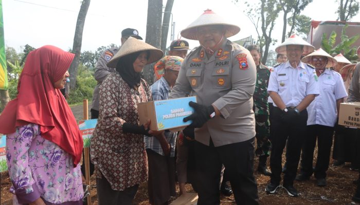Kolaborasi Untuk Swasembada : Polres Pasuruan Tanam Jagung Serentak Di Lahan Perhutanan Sosial