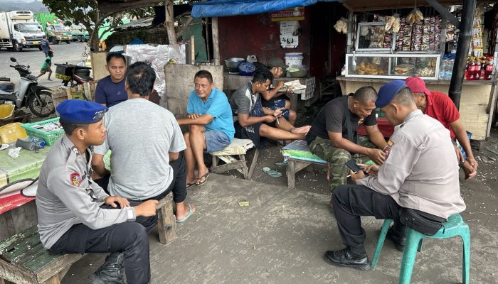 Personel Satpolairud Polresta Banyuwangi Lakukan Pemeriksaan Alat Keselamatan Diatas KMP. Portlink VII