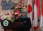 FH Unitomo Kupas Fenomena Paylater dalam Seminar Nasional Hukum Bisnis