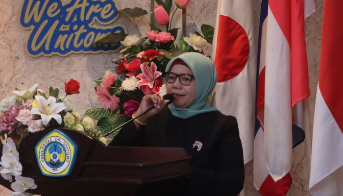 FH Unitomo Kupas Fenomena Paylater dalam Seminar Nasional Hukum Bisnis