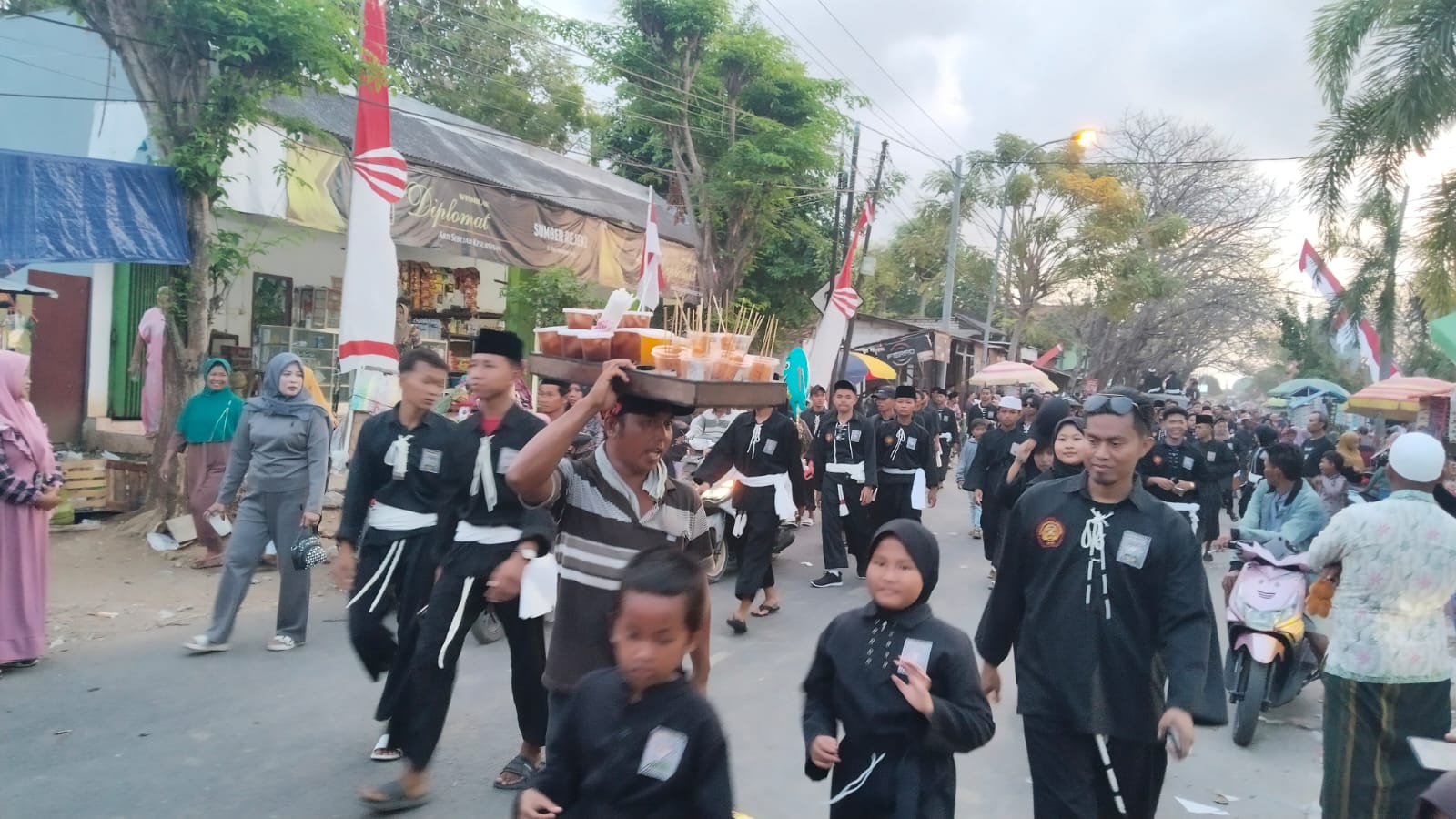 Meriahkan HUT ke-80 RI, PSHT Ranting Ketapang Cabang Sampang Turut Serta dalam Pawai Pembangunan 2 06611903 e27d 4493 9b81 c2fe6afedc06