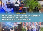 Siswa Ekstrakurikuler Musik SMK Negeri 1 Sumenep Meriahkan Perayaan HUT Ke-5 Café Cangkir