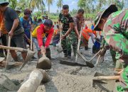 Satgas TMMD 125 Kodim Banyuwangi Laksanakan Pengecoran Jembatan Penghubung Desa di Siliragung