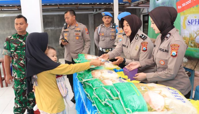 Dukung Stabilitas Harga Pangan Polres Malang Gelar Bazar Murah Warga Sambut Antusias